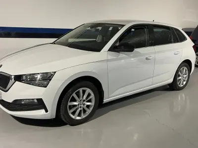 Usado Skoda Scala Ambition 90 CV (66 kW) 2021 Blanco Utilitario