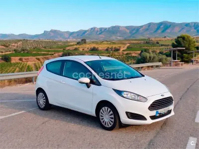 Usado Ford Fiesta Trend 75 CV (55 kW) 2013 Blanco Berlina
