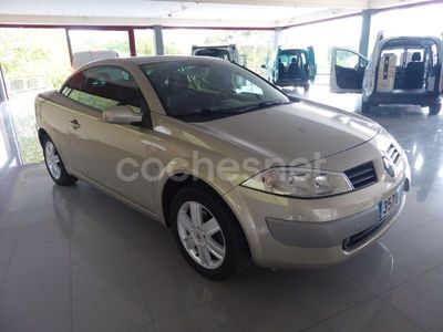 Beige Usado 2005 Renault Mégane Cabriolet Dynamique Descapotable | 4400 €