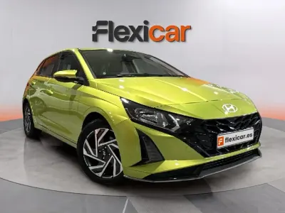 Usado Hyundai i20 100 CV (73 kW) 2024 Verde Utilitario