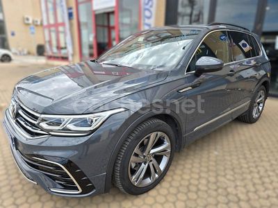 Gris / plata Usado 2023 VW Tiguan R-line SUV | 38.900 € (Caro)