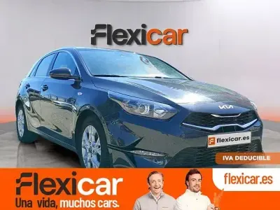 Usado Kia Ceed 136 CV (100 kW) 2023 Negro Utilitario