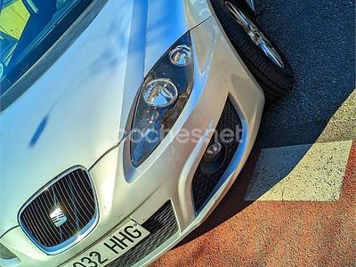 Usado Seat Leon Reference 90 CV (66 kW) 2011 Gris / plata Utilitario