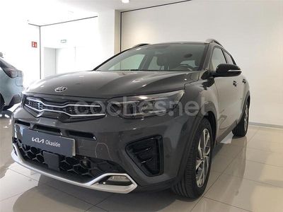 Usado Kia Stonic GT-Line 100 CV (73 kW) 2021 Gris / plata SUV