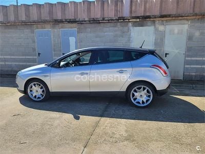 Usado Lancia Delta Platinum 200 CV (147 kW) 2010 Gris / plata Utilitario