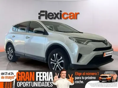 Usado Toyota RAV4 Advance 143 CV (105 kW) 2017 Blanco SUV