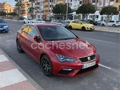 Usado Seat Leon FR 125 CV (91 kW) 2018 Rojo Berlina