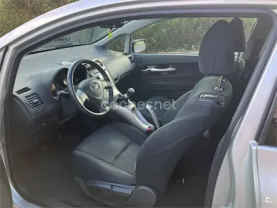 Usado Toyota Auris Luna 90 CV (66 kW) 2008 Gris / plata Utilitario