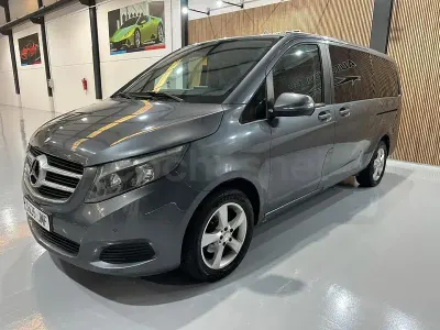 Usado Mercedes V200 Avantgarde 136 CV (100 kW) 2017 Gris / plata Monovolumen