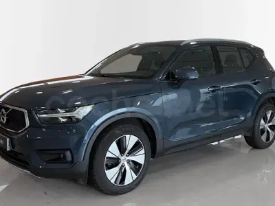 Usado Volvo XC40 Momentum 163 HP (119 kW) 2021 Azul SUV