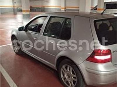 Usado VW Golf IV Highline 130 CV (95 kW) 2002 Gris / plata Berlina