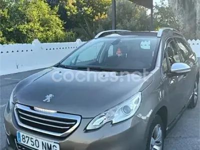 Usado Peugeot 2008 Active 82 CV (60 kW) 2015 Marrón SUV
