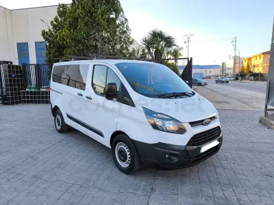 Usado Ford 300 Titanium 125 CV (91 kW) 2015 Blanco Monovolumen