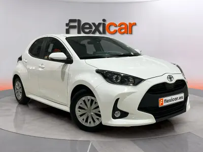Usado Toyota Yaris Active 69 CV (50 kW) 2023 Blanco Utilitario