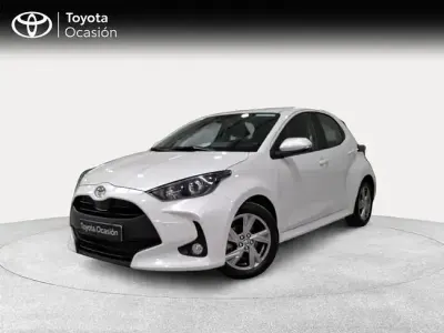 Begagnad Toyota Yaris Hybrid Active 116 HK (85 kW) 2025 Vit Sedan