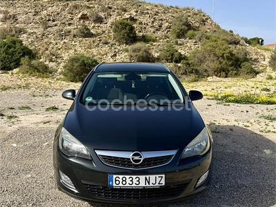 Usado Opel Astra Sport 160 CV (117 kW) 2011 Negro Familiar