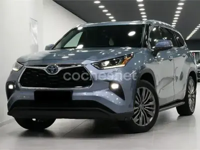 Usado Toyota Highlander Advance 246 CV (180 kW) 2023 Gris / plata SUV