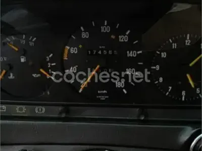 Usado Mercedes E300 Classic 177 CV (130 kW) 1998 Naranja Familiar