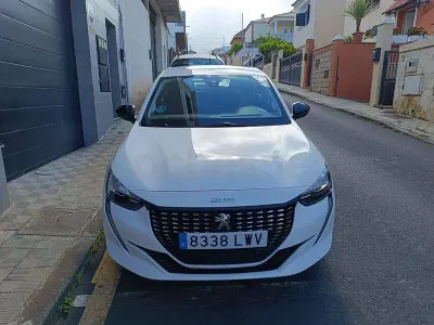 Usado Peugeot 208 Active 100 CV (73 kW) 2022 Blanco Utilitario