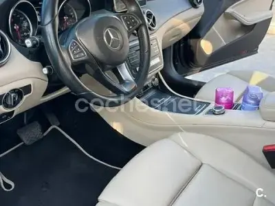 Usado Mercedes GLA180 122 CV (89 kW) 2017 Negro SUV