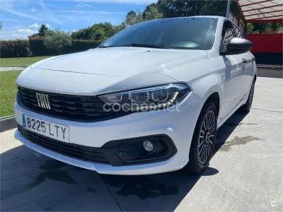 Usado Fiat Tipo Cross 95 CV (69 kW) 2022 Blanco Berlina