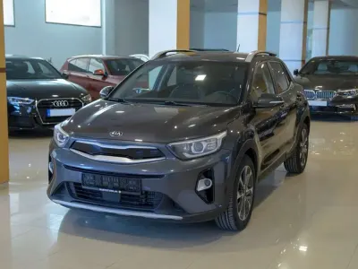 Usado Kia Stonic 110 CV (80 kW) 2017 Gris SUV