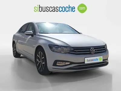 Usado VW Passat Executive 150 CV (110 kW) 2022 Blanco Familiar