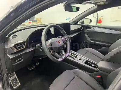 Usado Cupra Leon 150 CV (110 kW) 2025 Gris / plata Berlina