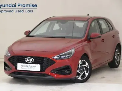 Usado Hyundai i30 115 CV (84 kW) 2025 Rojo Berlina