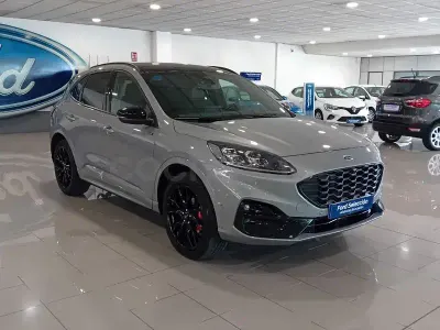 Usado Ford Kuga ST-Line X 225 CV (165 kW) 2023 Gris / plata SUV