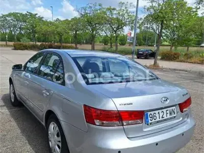 Usado Hyundai Sonata Comfort 140 CV (102 kW) 2007 Gris / plata Berlina