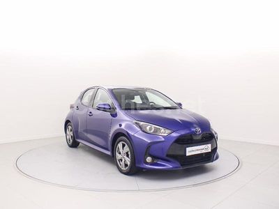 Azul Usado 2024 Toyota Yaris Hybrid Active Berlina | 20.900 € (Precio justo)