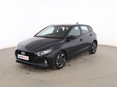 Usado Hyundai i20 101 CV (74 kW) 2021 Gris Utilitario