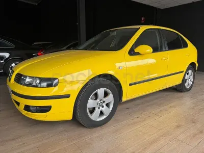 Usado Seat Leon 90 CV (66 kW) 2004 Amarillo Utilitario