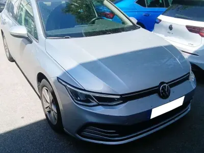 Usado VW Golf VIII Life 116 CV (85 kW) 2021 Gris Familiar