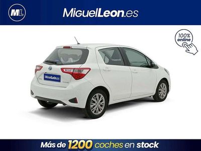 Usado Toyota Yaris Hybrid Active 99 CV (72 kW) 2019 Blanco Utilitario