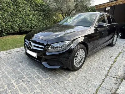 Usado Mercedes C200 150 CV (110 kW) 2018 Negro Familiar
