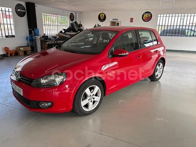 Usado VW Golf VII 105 CV (77 kW) 2012 Rojo Berlina