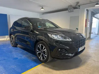 Usado Ford Kuga ST-Line X 225 CV (165 kW) 2022 Negro SUV