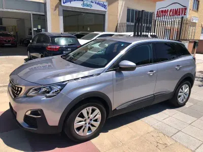 Usado Peugeot 3008 Active 130 CV (95 kW) 2019 Gris / plata SUV
