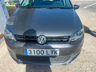 Usado VW Polo Advance 90 CV (66 kW) 2012 Gris / plata Utilitario