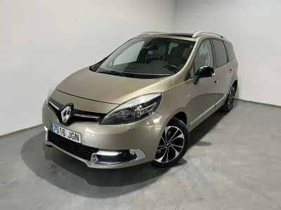 Usado Renault Scenic E-Tech Bose Edition 131 CV (96 kW) 2015 Beige Monovolumen