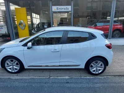 Usado Renault Clio V Intens 85 CV (62 kW) 2020 Blanco Berlina