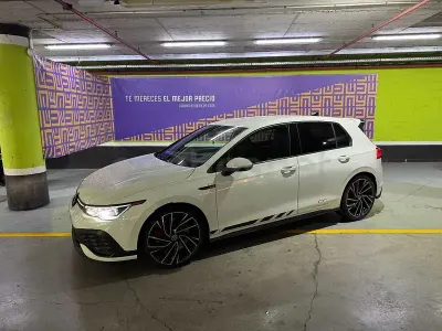 Usado VW Golf VIII GTI Clubsport 301 CV (221 kW) 2022 Blanco Berlina