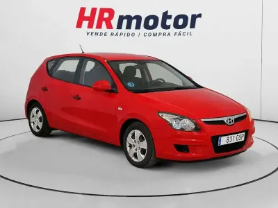 Usado Hyundai i30 Comfort 109 CV (80 kW) 2009 Rojo Utilitario