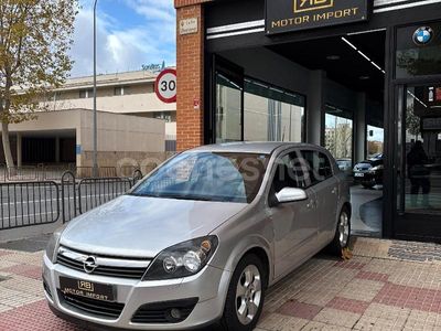 Gris / plata Usado 2008 Opel Astra Sport Berlina | 3990 € (Precio justo)