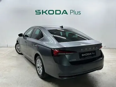 Usado Skoda Octavia Selection 150 CV (110 kW) 2025 Gris / plata Berlina