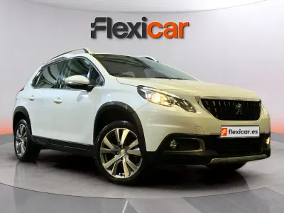 Usado Peugeot 2008 Allure 131 CV (96 kW) 2018 Blanco SUV