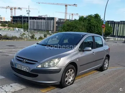 Usado Peugeot 307 90 CV (66 kW) 2004 Gris / plata Berlina
