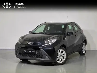 Usado Toyota Aygo X Play 72 CV (52 kW) 2022 Negro SUV